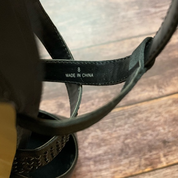 Bebe ~ Leola Pointy Toe Pump - Picture 13 of 16